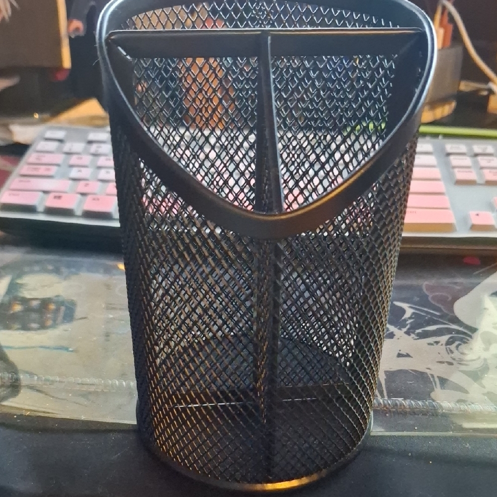 Black Mesh Pen Holder